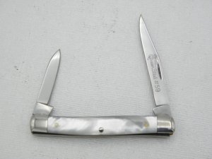 Queen Cutlery #59 Two Blade Serpentine In  Pearl:  2 5/8” closed, 1961-1971