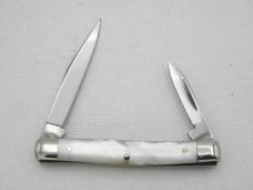 Queen Cutlery #59 Two Blade Serpentine In Pearl: 2 5/8” closed, 1971, etched blade Queen Cutlery #59 Two Blade Serpentine In Pearl: 2 5/8” closed, 1971, etched blade
