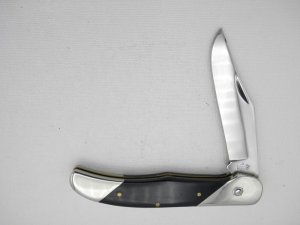 Queen Cutlery Co. Push Button Lock #44B Hunter: 1982, 5 ¼” closed