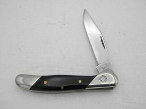 Queen Cutlery Co. Push Button Lock #410B: 3 ¼” closed,