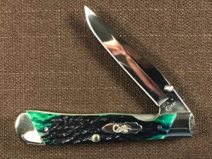 W.R. Case and Sons Trapperlock in Hunter Green Bone with Slanted Bolsters