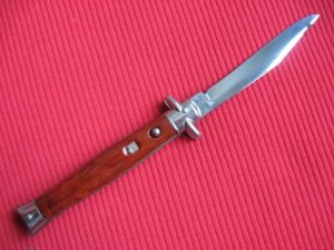 Colonial Shur-Snap Fish Tail Prov. U.S.A. Switchblade