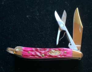 CASE Peanut w/Scissors Magenta