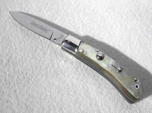 NEW OLD STOCK CLASSIC GENUINE HORN  ITALIAN AKC AUTO SPEED HUNTER NICKEL SILVER BOLSTERS