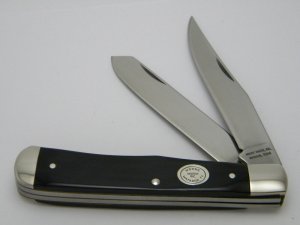 Moore Maker, Inc. Matador, TX USA (Queen Cutlery) 2202 2004 Horn Trapper Knife