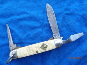 Camillus  New York USA White Cub Scout knife