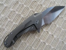 BESTECH KNIVES - GOBLIN - BRONZE WITH CARBON FIBER INLAY - NIB BESTECH KNIVES - GOBLIN - BRONZE WITH CARBON FIBER INLAY - NIB