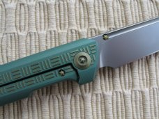 WE KNIVE CO. - STRAIGHT UP IN GREEN - NIB - TACTICAL / DEFENSIVE WE KNIVE CO. - STRAIGHT UP IN GREEN - NIB - TACTICAL / DEFENSIVE