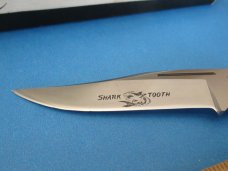 Case XX 1973 Curly Maple Shark Tooth Pattern # 7197 L SSP Case XX 1973 Curly Maple Shark Tooth Pattern # 7197 L SSP