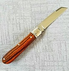 Riaan Ras Desert Ironwood Swayback Native.N690..high polish finish..4" clsd..long pull..coa Riaan Ras Desert Ironwood Swayback Native.N690..high polish finish..4" clsd..long pull..coa