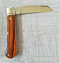 Riaan Ras Desert Ironwood Swayback Native.N690..high polish finish..4" clsd..long pull..coa Riaan Ras Desert Ironwood Swayback Native.N690..high polish finish..4" clsd..long pull..coa
