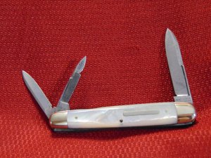 VINTAGE WATERVILLE CUTLERY CO.   WHITTLER GENUINE PEARL c1890-1913