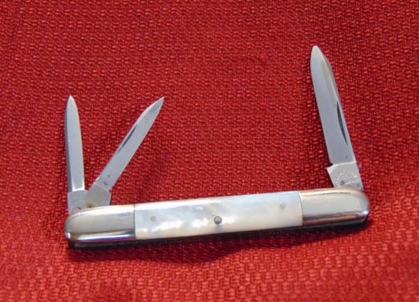 EXCELLENT CONDITION VINTAGE ROBESON CUTLERY CO. 732320 WHITTLER GENUINE PEARL c1896-1922 EXCELLENT CONDITION VINTAGE ROBESON CUTLERY CO. 732320 WHITTLER GENUINE PEARL c1896-1922