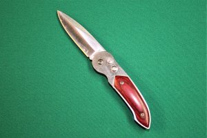 Switchblade with Cherry Handle / Locking / Stainless Steel Blade / Belt Clip 