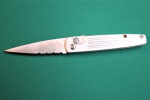 Automatic - Medal Handles - Locking Serrated Blade