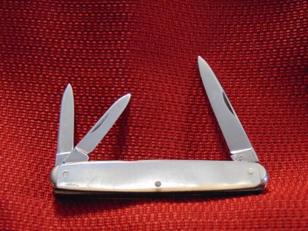 EXCELLENT CONDITION VINTAGE CHALLENGE CUT. CO. BRIDGEPORT CONN. WHITTLER GENUINE PEARL c1905-1928