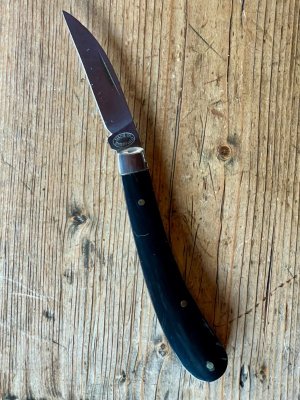 A Wright & Son "Ettrick" Carving Knife with Buffalo Horn Scales and Curved Wharncliffe Blade