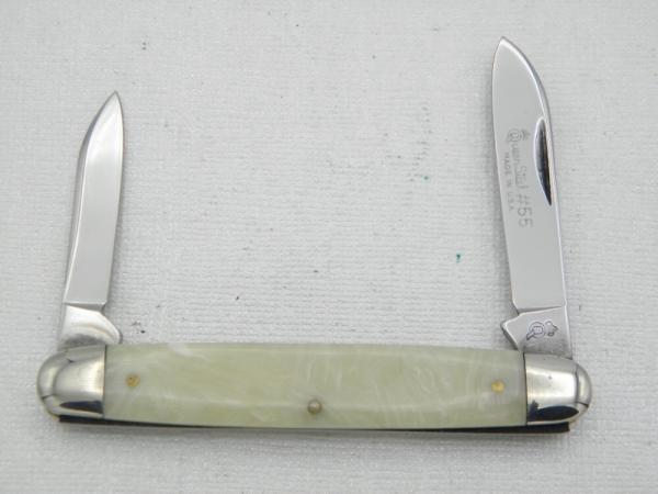 Queen Cutlery Co. #55 Sleeveboard Pen in Imitation Onyx: 3 1/4” closed; 1971 Queen Cutlery Co. #55 Sleeveboard Pen in Imitation Onyx: 3 1/4” closed; 1971