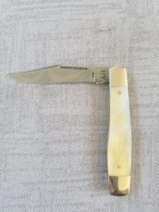 Ashley Harrison,UK maker,Gold Lip Mother of Pearl Gunstock 3.5" cld..Damascus Clip blade.. Ashley Harrison,UK maker,Gold Lip Mother of Pearl Gunstock 3.5" cld..Damascus Clip blade..