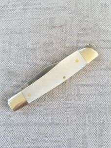 Ashley Harrison,UK maker,Gold Lip Mother of Pearl Gunstock 3.5" cld..Damascus Clip blade.. Ashley Harrison,UK maker,Gold Lip Mother of Pearl Gunstock 3.5" cld..Damascus Clip blade..