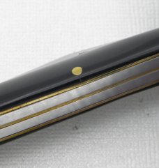 Queen Cutlery Co. #24B Slim Trapper – slick black : 4 1/8” closed; 1976, etched blade, Q 76 Queen Cutlery Co. #24B Slim Trapper – slick black : 4 1/8” closed; 1976, etched blade, Q 76