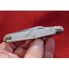 MINT CONDITION VINTAGE UTICA CUTLERY UTICA N.Y. SWELLCENTER WHITTLER SAMPLE KNIFE GENUINE PEARL MINT CONDITION VINTAGE UTICA CUTLERY UTICA N.Y. SWELLCENTER WHITTLER SAMPLE KNIFE GENUINE PEARL