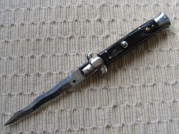 CLASSIC ITALIAN SWITCHBLADE - WAVY BLADE - NEW 
