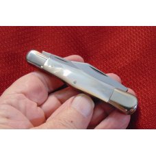 VINTAGE CATTARAUGUS CUTLERY CO. #32653 GENUINE PEARL SWELLCENTER WHITTLER KNIFE c1886/1963 VINTAGE CATTARAUGUS CUTLERY CO. #32653 GENUINE PEARL SWELLCENTER WHITTLER KNIFE c1886/1963