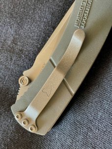 CRKT Lightfoot Urban Shark Liner Lock Knife Gray CRKT Lightfoot Urban Shark Liner Lock Knife Gray
