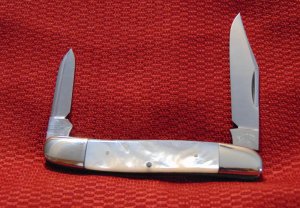MINT VINTAGE CATTARAUGUS CUTLERY CO. GENUINE PEARL SERPENTINE JACK SAMPLE  KNIFE c1886/1963