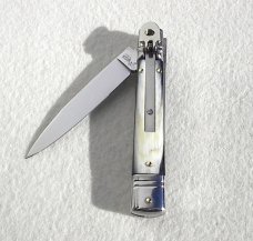 NOS AKC 8" SLIM LEVER LOCK SWEDGE BLADE, GENUINE BRAZILIAN HORN - MANIAGO ITALY