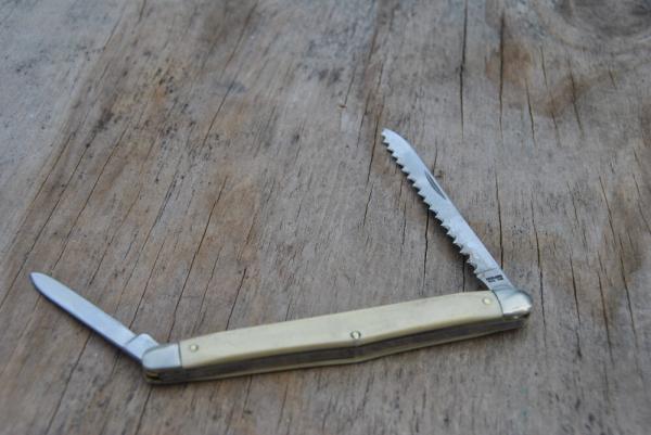 Schrade + USA 700 2 Blade Meat Packing Industry 4 1/2" Closed White Composite No Sign Of Use Schrade + USA 700 2 Blade Meat Packing Industry 4 1/2" Closed White Composite No Sign Of Use