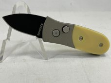 SCHRADE SCALY Extreme Survival Yellow Drop Point Automatic MINT IN BOX (Z 47948) SCHRADE SCALY Extreme Survival Yellow Drop Point Automatic MINT IN BOX (Z 47948)