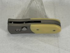 SCHRADE SCALY Extreme Survival Yellow Drop Point Automatic MINT IN BOX (Z 47948) SCHRADE SCALY Extreme Survival Yellow Drop Point Automatic MINT IN BOX (Z 47948)