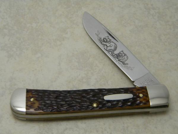 Western USA S-693 D Racoon Etch Jigged Delrin Linerlock 1 Blade Trapper Knife