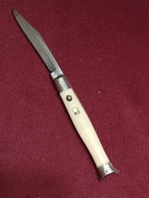 Vintage Shur Snap Fishtail switchblade. 