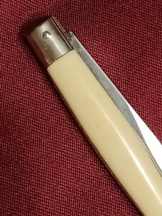 Vintage Shur Snap Fishtail switchblade. Vintage Shur Snap Fishtail switchblade.