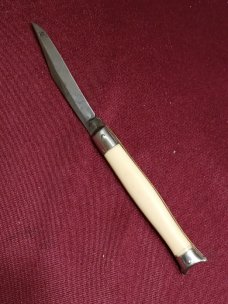 Vintage Shur Snap Fishtail switchblade. Vintage Shur Snap Fishtail switchblade.