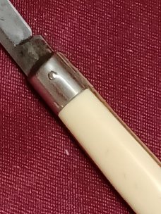 Vintage Shur Snap Fishtail switchblade. Vintage Shur Snap Fishtail switchblade.