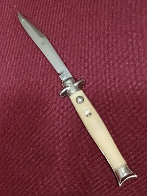 Vintage Shur Snap Fishtail switchblade. 