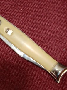 Vintage Shur Snap Fishtail switchblade. Vintage Shur Snap Fishtail switchblade.