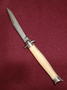 Vintage Shur Snap Fishtail switchblade. Vintage Shur Snap Fishtail switchblade.