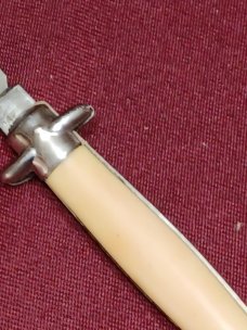 Vintage Shur Snap Fishtail switchblade. Vintage Shur Snap Fishtail switchblade.