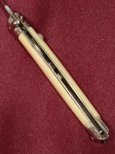 Vintage Shur Snap Fishtail switchblade. Vintage Shur Snap Fishtail switchblade.