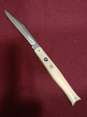 Vintage Shur Snap Fishtail switchblade. 