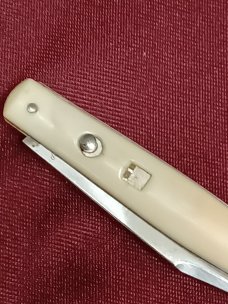 Vintage Shur Snap Fishtail switchblade. Vintage Shur Snap Fishtail switchblade.