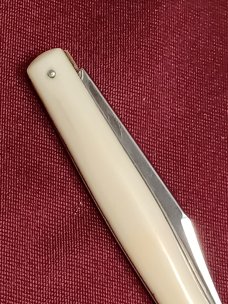 Vintage Shur Snap Fishtail switchblade. Vintage Shur Snap Fishtail switchblade.