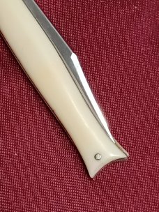 Vintage Shur Snap Fishtail switchblade. Vintage Shur Snap Fishtail switchblade.