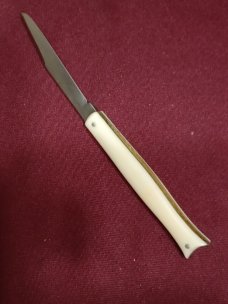 Vintage Shur Snap Fishtail switchblade. Vintage Shur Snap Fishtail switchblade.