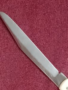 Vintage Shur Snap Fishtail switchblade. Vintage Shur Snap Fishtail switchblade.